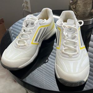 Adidas tempaia ll tennis shoes clay